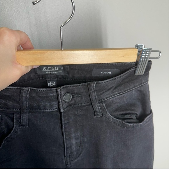 Judy Blue Lola Tapered Leg Black Jeans Distressed Knees Raw Hem Size 24 Women’s - Picture 5 of 11